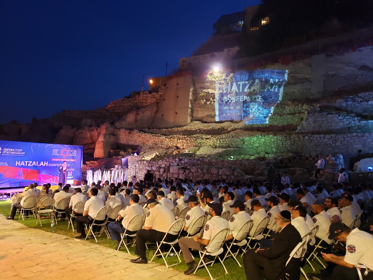 ChaskelBennett's tweet image. Closing ceremony: International Hatzoloh Conference in Jerusalem with the participation of over 30 Hatzoloh Organizations/cities from across the globe celebrating the 50th Anniversary of the establishment of Hatzoloh. #SavingLivesfor50Years #Hatzoloh50