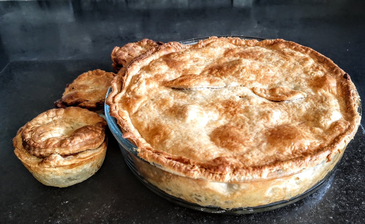 tismenic70's tweet photo. Pork and sage & onion stuffing layer pie..
And faffy mini ones.. ๐
#ProperHungry https://t.co/BECyLw0qkK
