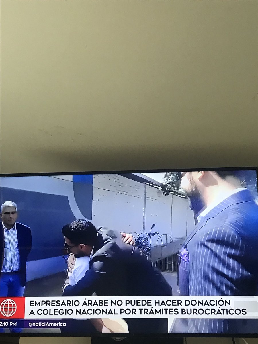 puchungal16's tweet photo. Increíble csm el ministerio de educación poniendo trabas para una donación a un colegio y a un niño que estudiaba en la calle, pero pa robar si son rápidos ptm, gente de corazón inmenso gracias x ese gesto tan noble https://t.co/wIs3BuQf5D