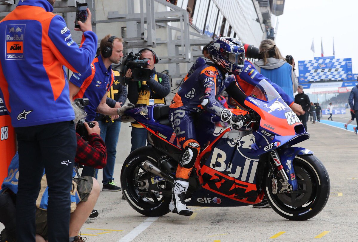 Tech3Racing's tweet image. Men at work 👉🏻 #FrenchGP edition 🇫🇷
#KTM #Tech3 #MotoGP #MO88 #Turma88 #HS55 #Bo55ku @MotoGP