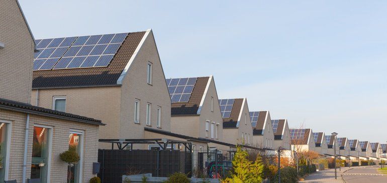 SolarFred's tweet photo. New utility research concludes that critical peak pricing intervention reduced electricity consumption by 14%. So if you want consumers to be more energy efficient, design their TOU rates accordingly. #GoSolar #GetStorage https://t.co/xjNnJLItqI https://t.co/S9m7GMjDCM