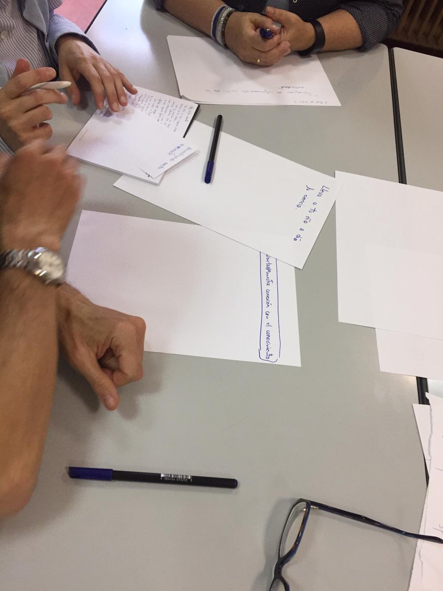 dfcspain's tweet photo. ¡Última formación #DesignForChange en @CRIFAcacias con @mluengop y @agollerizo! ¡A tope esos #ActivistasCientificos con @comnplayscience! #COMnPlayScience https://t.co/2DSaxHnI7n