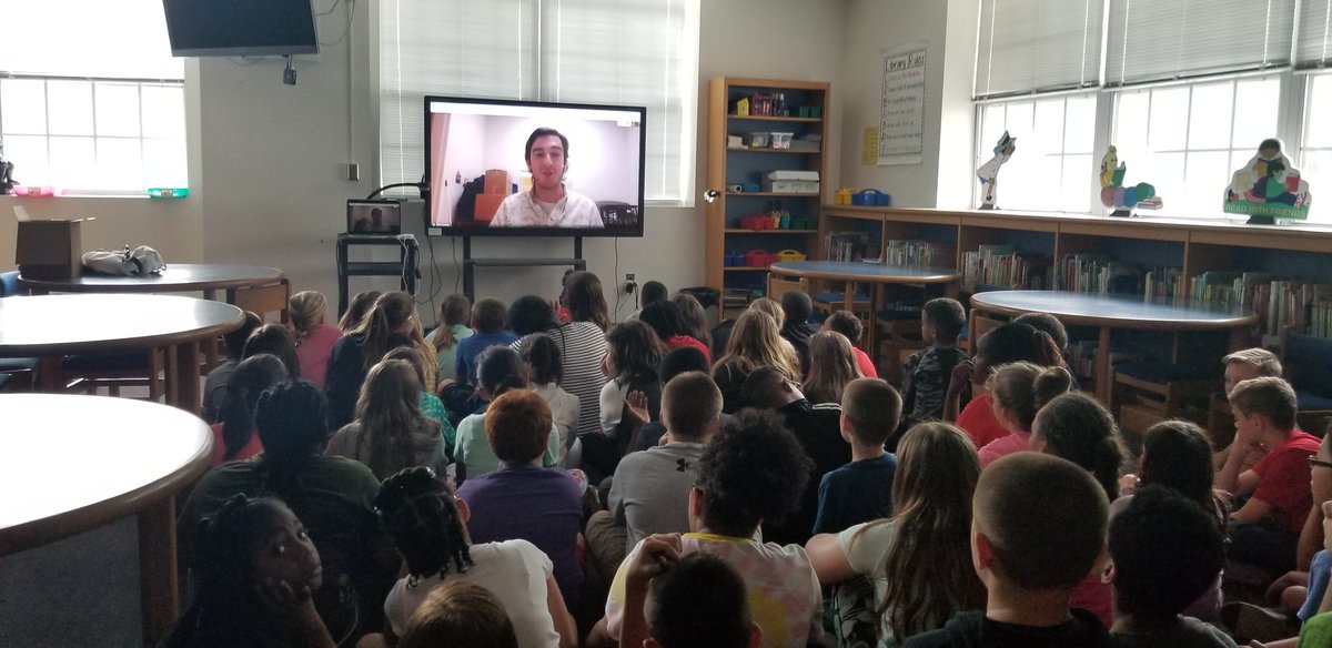 STEMGal's tweet photo. Had a great session w 4th grade Ss of @Din_CoSchools w @letourjeff from @SkypeScientist. He spoke about plants and answered some great Qs from out Ss! THANK YOU @letourjeff @Christi90905212 https://t.co/x1twsKk9jl