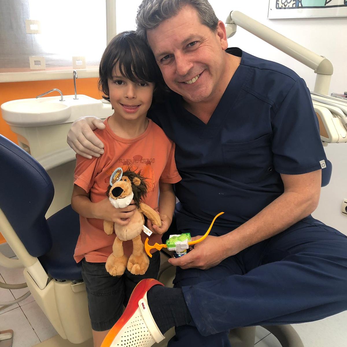 ClinicaPonce's tweet photo. Buenas tardes!!! Marc Ortiz Bornard acaba de terminar su tratamiento con nosotros. Al igual que el protagonista de "Las aventuras de Poncito", Marc se mordía las uñas. Gracias a #Poncito, ha aprendido a no mordérselas. La historia de Poncito en este enlace
https://t.co/IkhxnSMOu5 https://t.co/xmJGXmmFwx