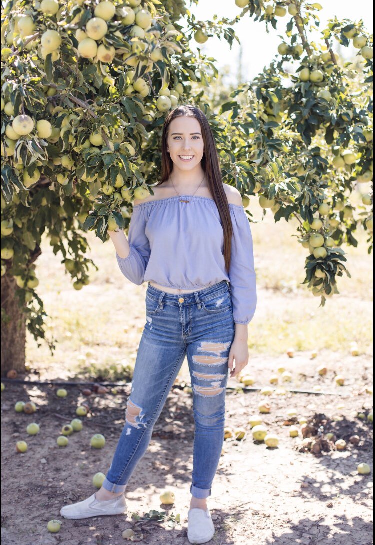 maddietucker25's tweet photo. finally done with high school, thanks for all the support from everyone 🎓🤩✨ #patip https://t.co/3kZl2UNQME