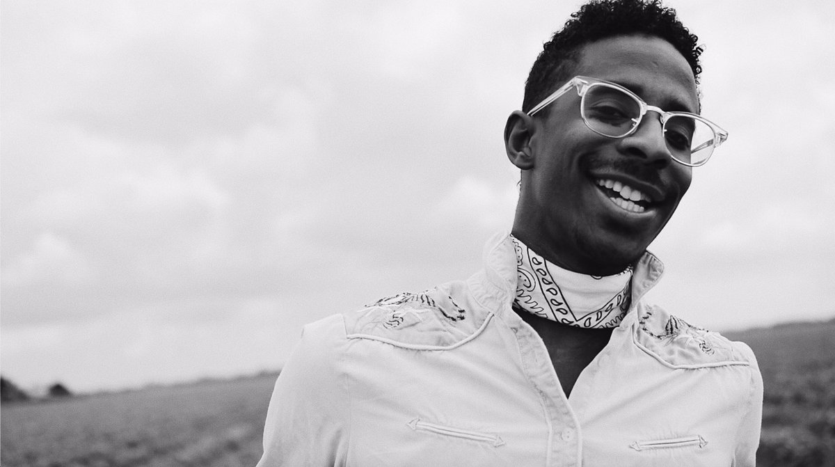 Nanonerette's tweet photo. I’M SAVING SOME MONEY TO PURCHASE A NEW GUITAR (I DON’T HAVE ONE) ALL ALBUM DOWNLOADS WILL GO TOWARDS THIS! 🙏🏾💙 THANK YOU FOR YOUR SUPPORT! ALBUM OUT AT MIDNIGHT! 💙 #Rootsevolution https://t.co/i29dVEmjl5
