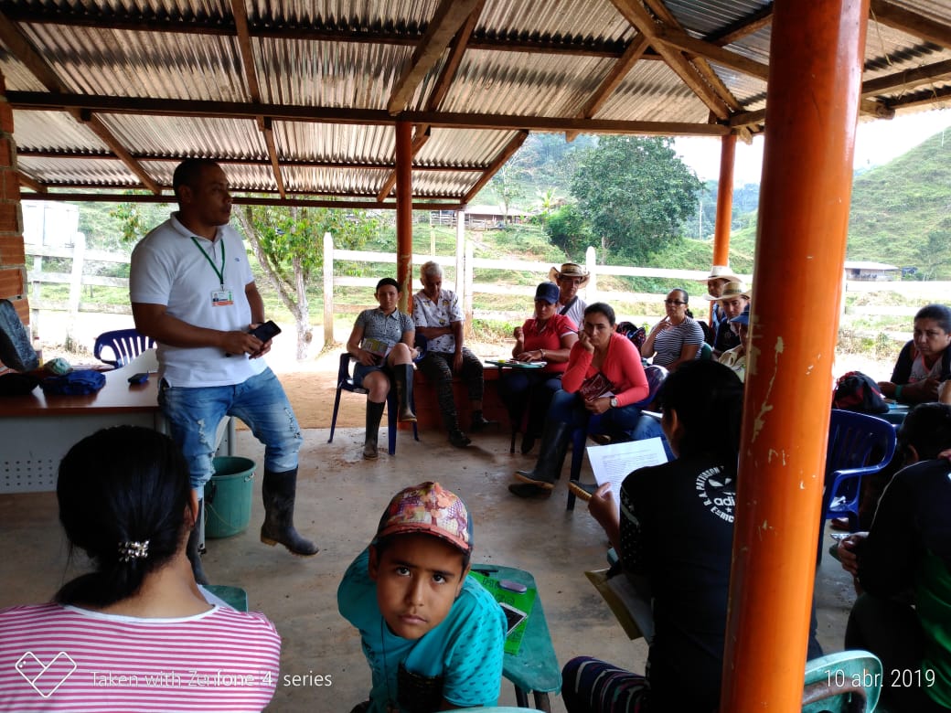 SER_CTMAE's tweet photo. #SENAEmprendeRural En #Anorí_ANT desarrollamos formación en Producción de Leche Aplicando Buenas Prácticas Ganaderas (BPG) con productores de Asociación de Queseros del Municipio.
  
@EstradaCarlosM @hernanfuentes @CarlosAGamba @acalderon1974 @Walterquiver @fcanogomez https://t.co/KRfrHWqqyc
