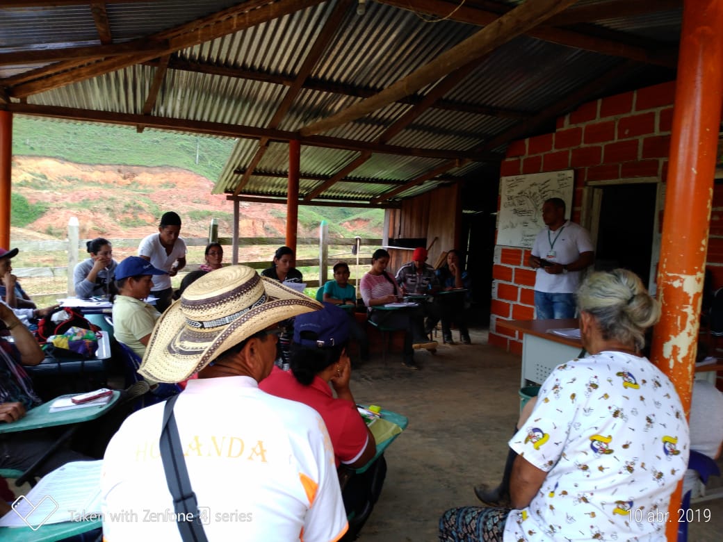 SER_CTMAE's tweet photo. #SENAEmprendeRural En #Anorí_ANT desarrollamos formación en Producción de Leche Aplicando Buenas Prácticas Ganaderas (BPG) con productores de Asociación de Queseros del Municipio.
  
@EstradaCarlosM @hernanfuentes @CarlosAGamba @acalderon1974 @Walterquiver @fcanogomez https://t.co/KRfrHWqqyc