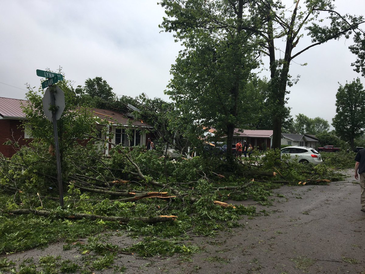 FirstLadyTeresa's tweet photo. Some pictures of the damage here in Eldon, MO! Many fellow Missourians are out and helping their neighbors with recovery efforts. Please keep all those affected in your thoughts and prayers! #PrayersForMissouri https://t.co/HFWQeJ2d5v