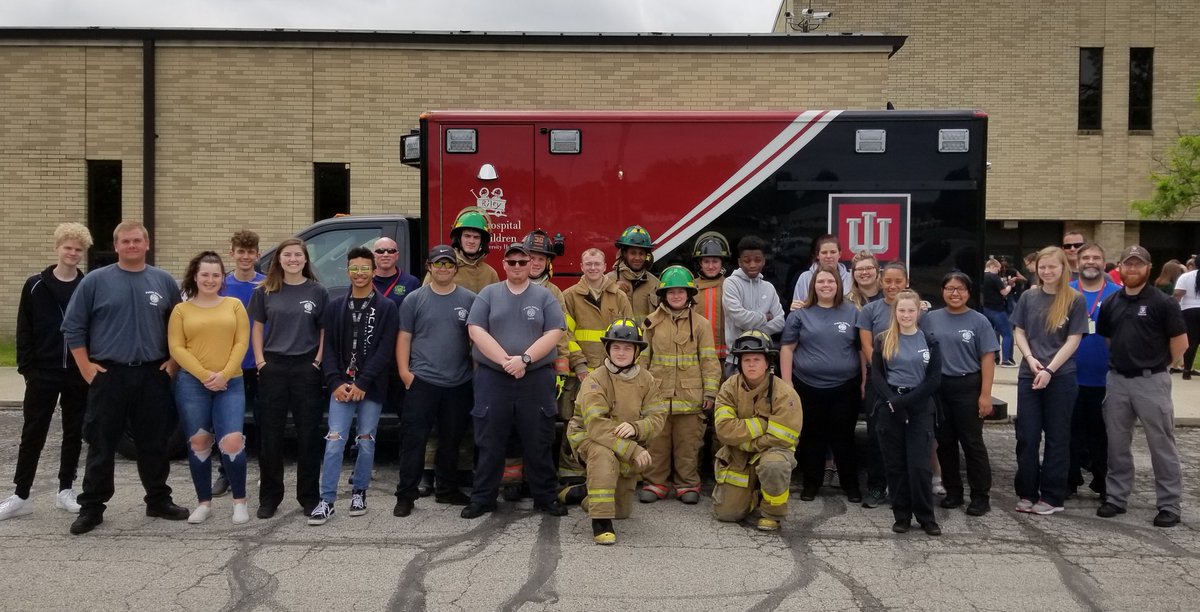 AndCareerCenter's tweet photo. Special thanks to IU Health Lifeline helicopter and ambulance for visiting the Career Center today! Great learning experience for Fire, EMT, CJC, and Health Science students! #amazingexperiences #BelieveinACS https://t.co/EnllKKEknd