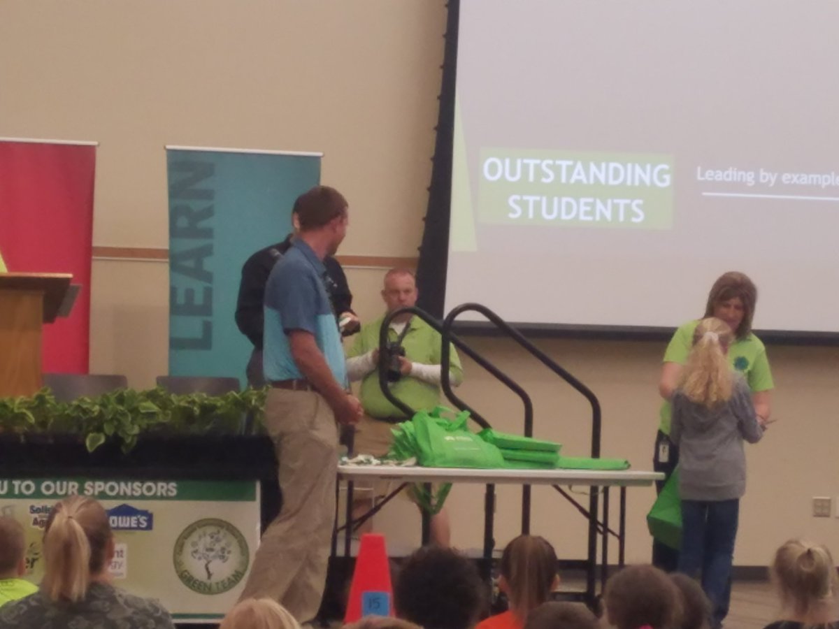 CRCoolidgeElem's tweet photo. Coolidge's Green Team participated in the end of year district celebration.  #goingthextramile #wearecrcsd https://t.co/J6XzjvV9iF