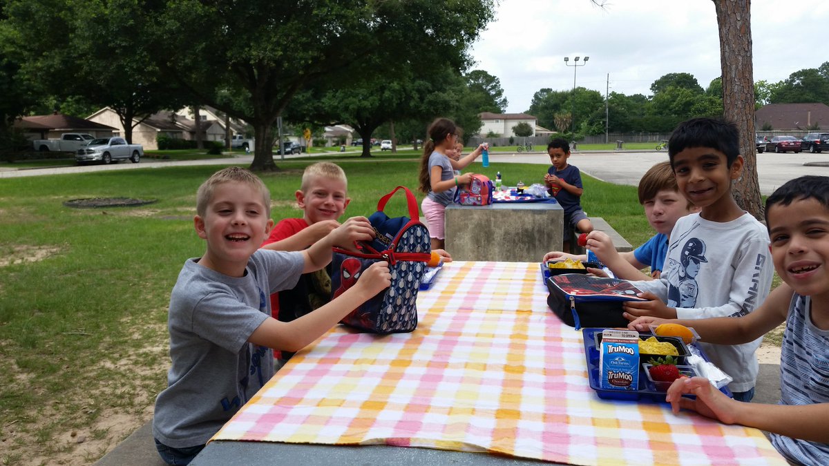 CoquillardCelia's tweet photo. #Rothrams 
Great picnic day. https://t.co/E1Fw2wdlYs