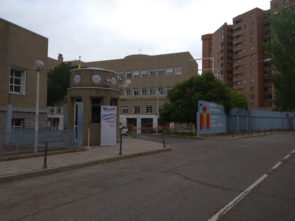 supmadrid's tweet photo. Hoy @supmadrid ha estado informando a 👨‍✈️l@s compañer@s👩‍✈️ en la Comisaría del distrito de Chamartín sobre las sentencias ganadas por nuestro Gabinete Jurídico sobre puestos de trabajo ✅
#SUP #41AñosConquistandoDerechos  #SupLiderEnAcciónSindical https://t.co/5WeQ52OFyd