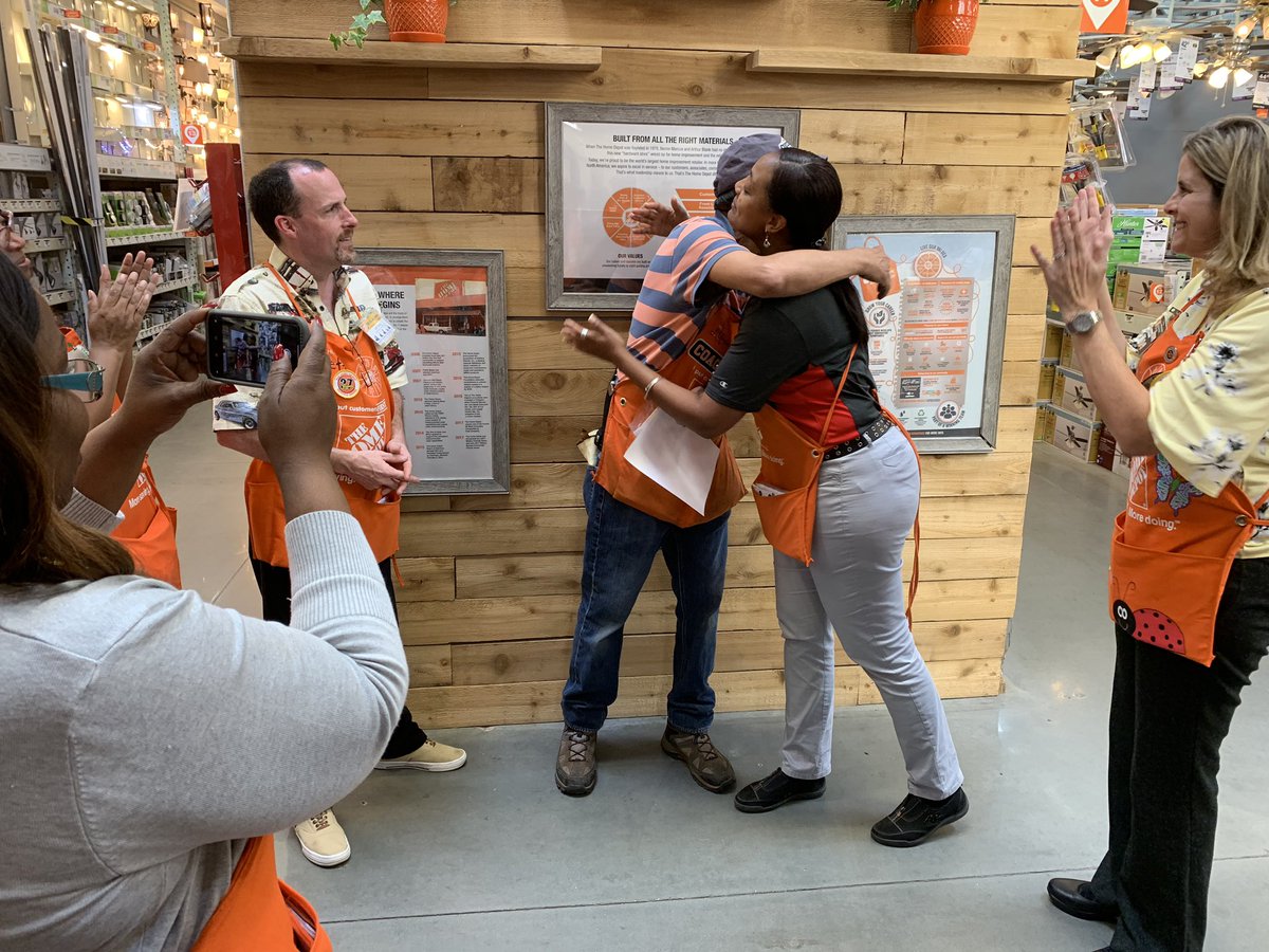 harvey_doleman's tweet photo. Alfredo in  D28 is presented the ‘Orange Promise Keep Award’ at The Home Depot Lawrenceville 126 @elisiatumHD @mlindsey1223 @ldoneal42 https://t.co/BT105O8XTH