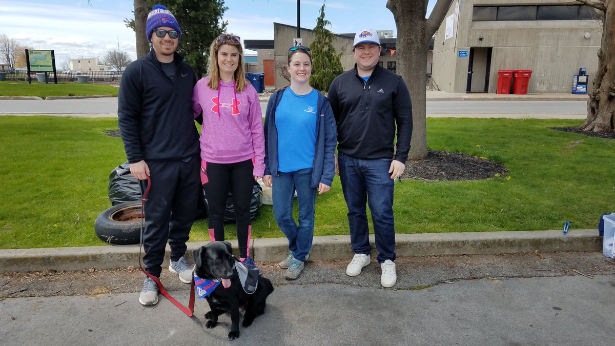 BergmannPC's tweet photo. #Proud to support @BNWaterkeeper’s Shoreline Sweep, Western New York’s largest single-day shoreline cleanup! Our #Buffalo #BYP volunteers helped pick up debris at the Erie Basin Marina to stop it from polluting our waterways. #GoTeam #ShorelineSweep #WaterQuality https://t.co/OzJGd1qPRz