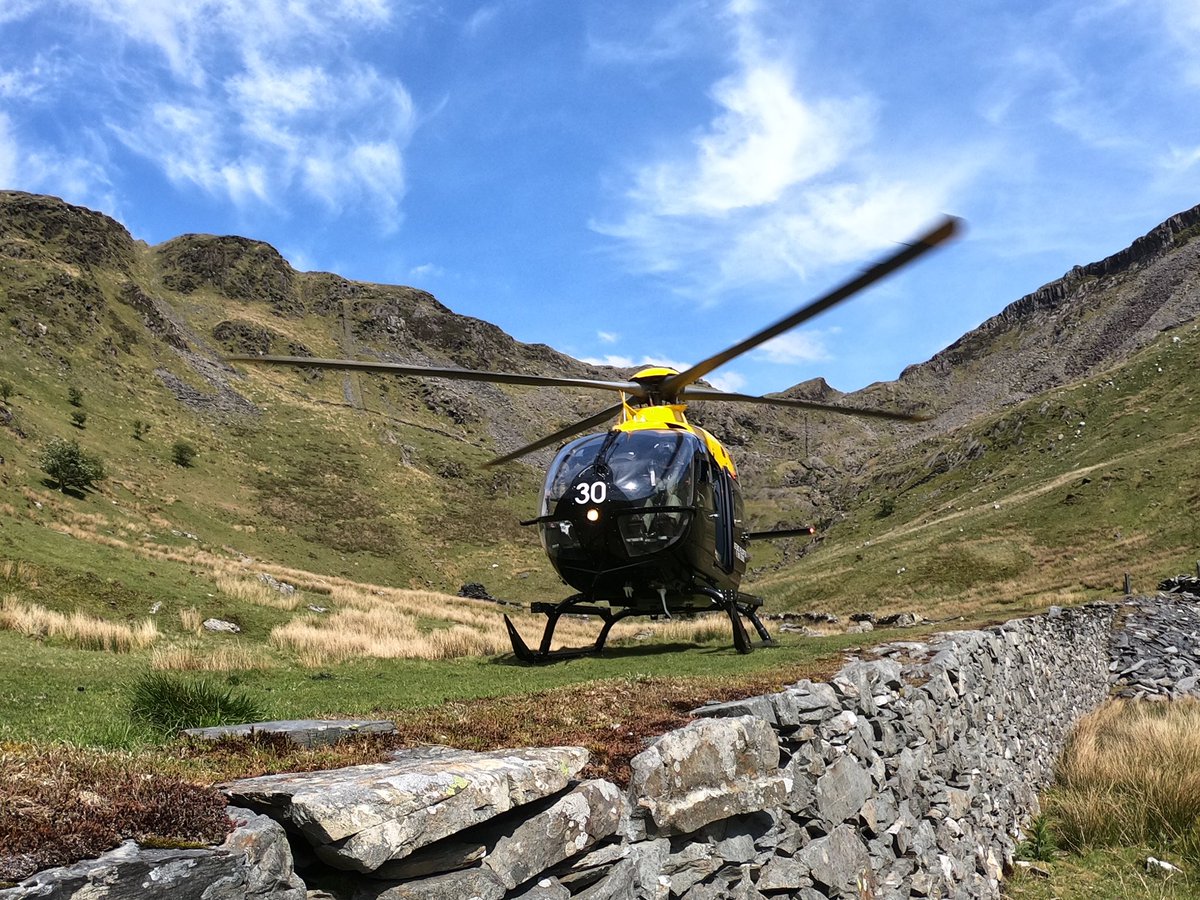 705_NAS's tweet photo. The crews of @705_NAS making the most of this great weather. Thanks @MetOShawbury ☀️ 🚁 hope everyone is having a great week #fleetairarm #705NAS #FlyNavy https://t.co/IOVpwWSIXq