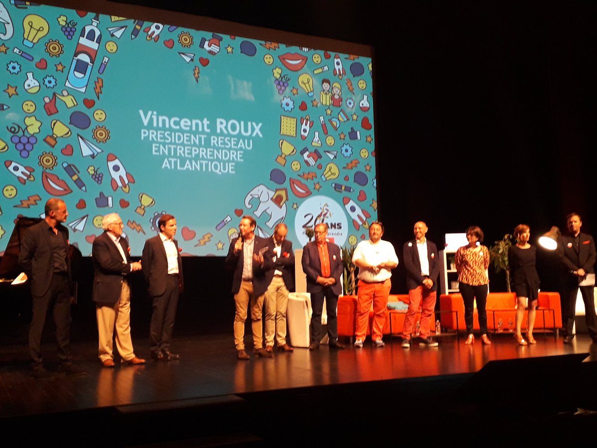 REAtlantique's tweet photo. Tous les présidents de @REAtlantique entourent notre nouveau président @rouxvince et notre directrice Catherine Deborde. 20 ans d'engagement avec plus 73000 heures offerts par les chefs d'entreprise ça se fête ! #REA20ans https://t.co/iBfptdnCxs