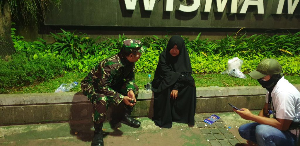 gedibal27's tweet photo. ternyata beliau,...
#DiskualifikasiJokowi 
#JanganRusuhJagaIndonesia 
#JokowiMundurlah https://t.co/3IJaaHmF2Y