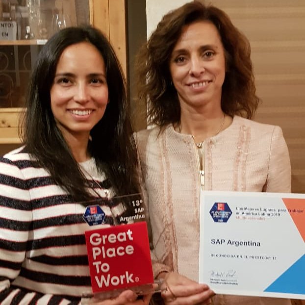 Clau_Boeri's tweet photo. Emocionadísimas con Coni Quiñones por el reconocimiento de GPTW! Sacamos el puesto N° 13 en Latinoamérica! Crecimos 10 puestos!! Felicidades a todo SAP Latinoamérica.
#SAP #SAPArgentina #SAPChile #SAPPeru #SAPUruguay
@sap @LifeatSAP @SAPLatinAmerica #greatplacetowork https://t.co/KKrea1Z4sI