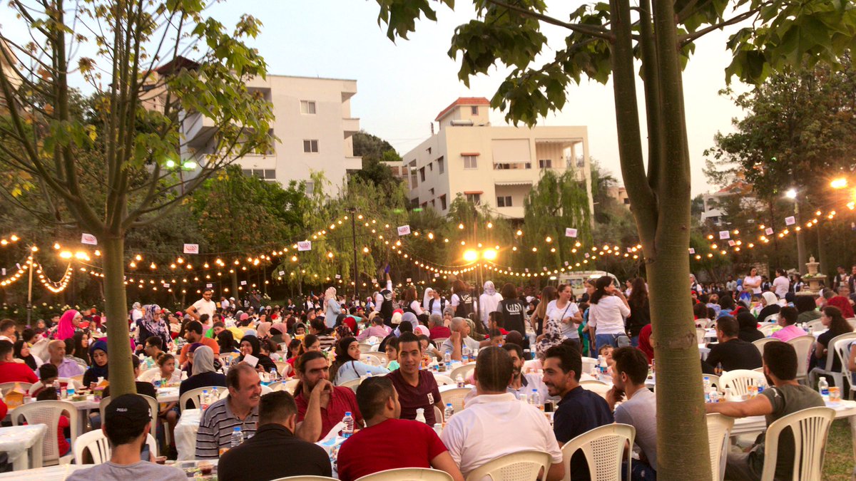 tamaralotfi88's tweet photo. .@Ahlouna_NGO ‘s annual iftar is #heartwarming!
We, the 900 people sharing #iftar together in #alsalhiyye, wish you #happiness ,  #success &amp; #wellbeing! 
#StrengthInTeamwork https://t.co/D5oXRbN6ao