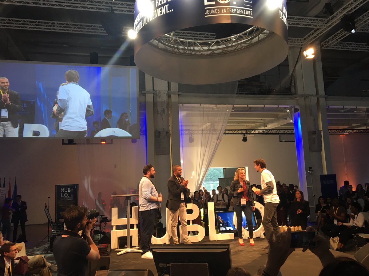 ClemCharreau's tweet photo. Remise du prix « Esprit Coopératif » par @LesScopAURA à l’association « Weeefund », un bel exemple d’entrepreneuriat avec du sens ! @PepiteBeelys https://t.co/YXQztUtBT7