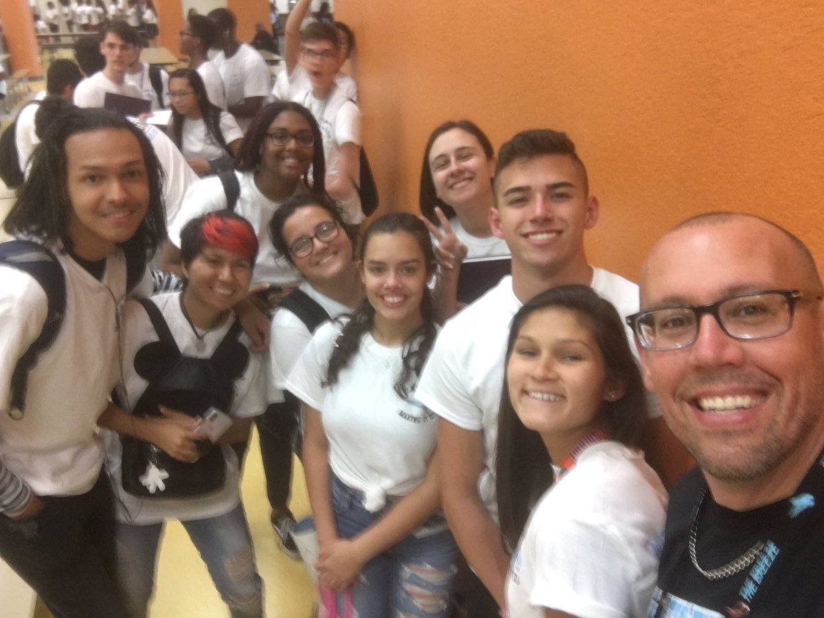 WestBrowardHigh's tweet photo. Senior Barbecue Selfies!!!   @browardschools https://t.co/hrm303kGQD