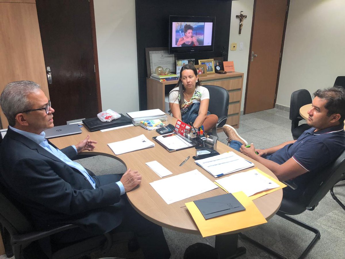 HermanoMorais's tweet photo. Recebendo o prefeito de #BentoFernandes, Júnior Marques, e a secretária de saúde do município, Marília Campos. Tratamos de algumas demandas da pasta a serem equacionadas. https://t.co/X6nAnIpCxq