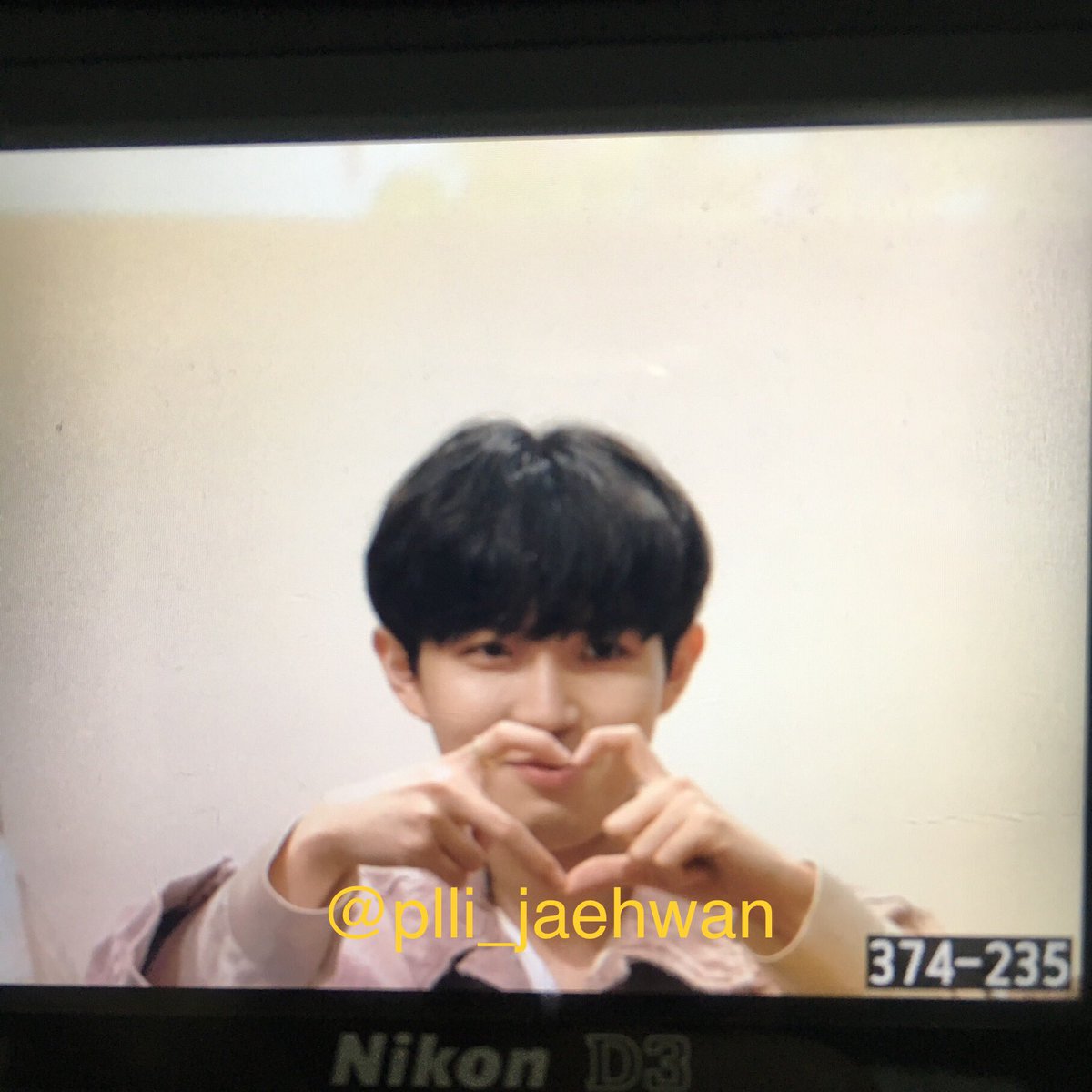 plli_jaehwan's tweet photo. 190523 예판팬싸 플뷰 인싸하트 배우는 째니 그리고 쓰담쓰담 부럽고 ㅠㅠㅜㅜㅜㅠ https://t.co/8pP3LFi1bw