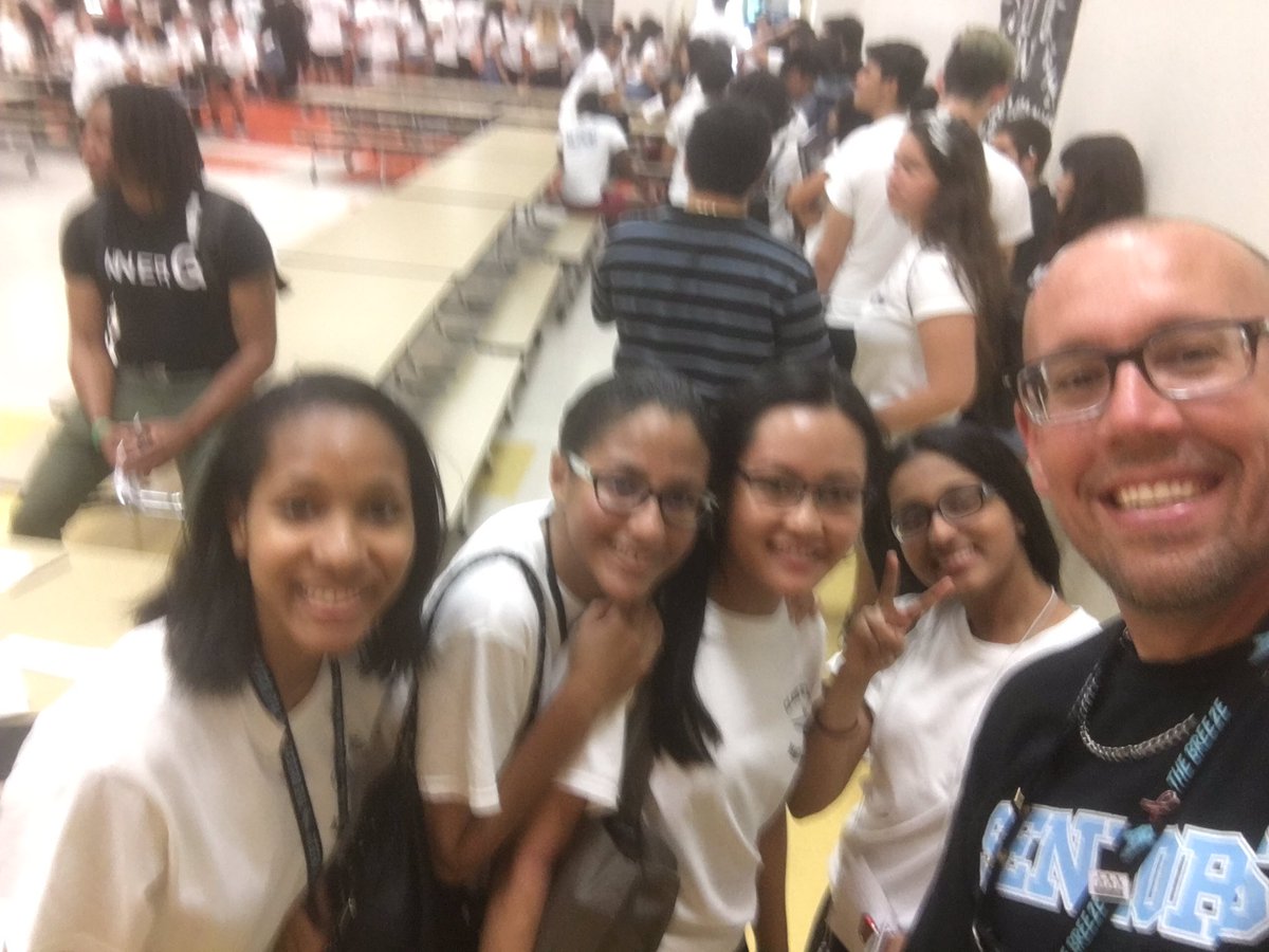 WestBrowardHigh's tweet photo. Senior Barbecue Selfies!!!   @browardschools https://t.co/YmPiqBwGup