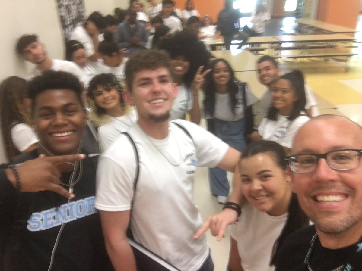 WestBrowardHigh's tweet photo. Senior Barbecue Selfies!!!   @browardschools https://t.co/0RSxDAZvUK