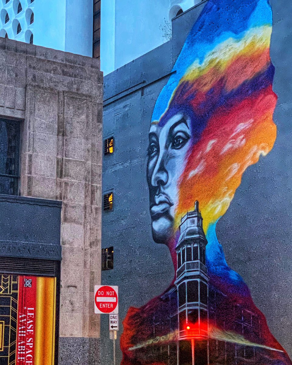 DustSettlesPHX's tweet photo. Check out this mural in downtown Phoenix. It is located near the intersection of E. Pierce Street and N. Central Ave. ☀️ #downtownphoenix #djnfASU19 #murals #arizonaart https://t.co/SnajC18lwp