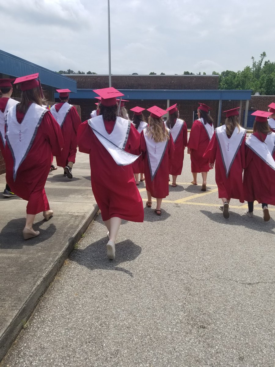 IntisarKH's tweet image. Senior Walk @GABChamps. Thank you @MakingMarksED for letting us motivate and encourage future @CRHSRedWolves.