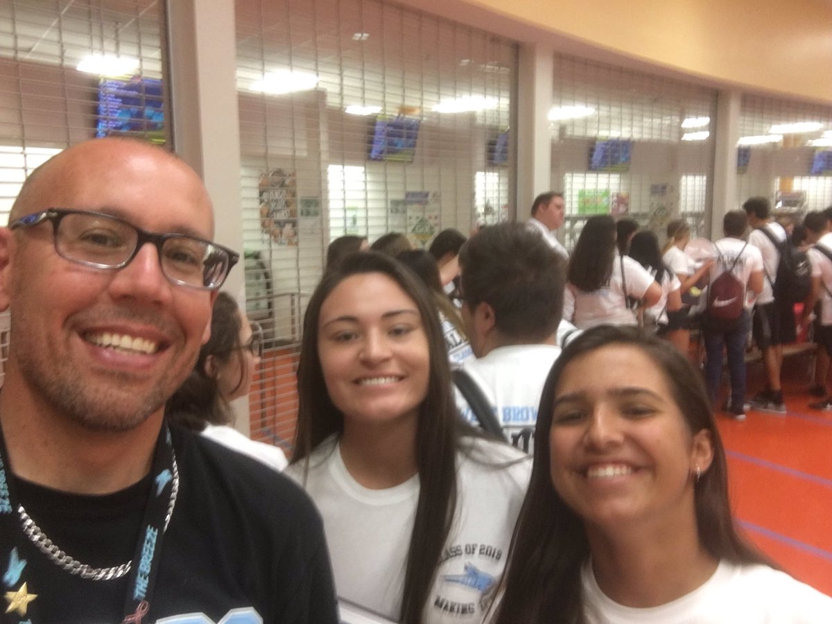 WestBrowardHigh's tweet photo. Senior Barbecue Selfies!!!   @browardschools https://t.co/YuzzGFnKdx