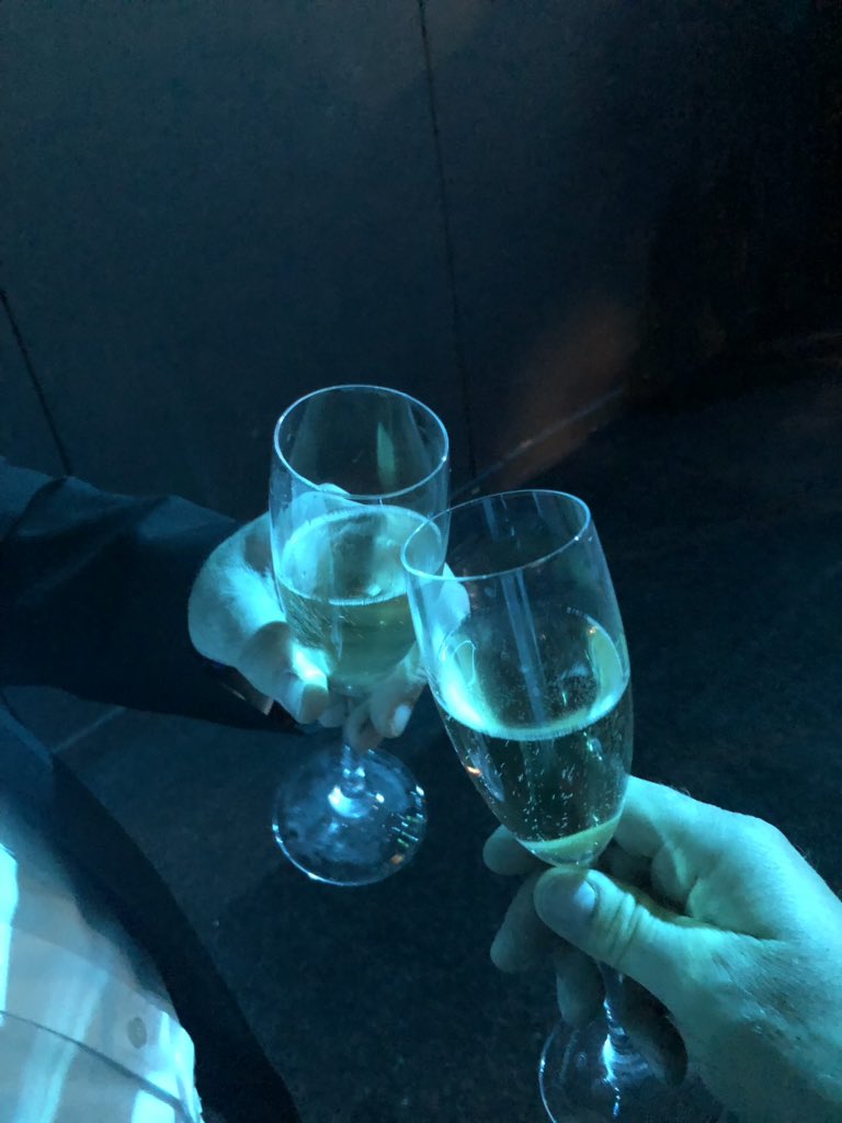 acexryan's tweet image. You can tell we are in london, the beer is £6 a bottle but the Champagne is free #fsbawards #avidtech