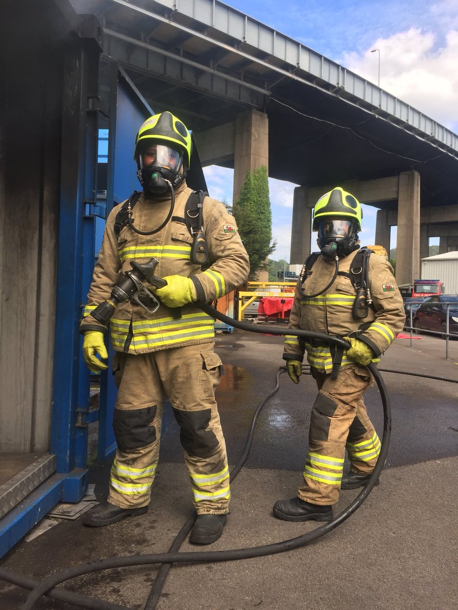 MawwfrsBa's tweet photo. Students on their BA Initial, first exposure to Real Fire. A great effort by all, some nervous faces to start but finished the day with smiles from ear to ear. Can you believe we get paid to do this!! https://t.co/jILPuDZ9y5