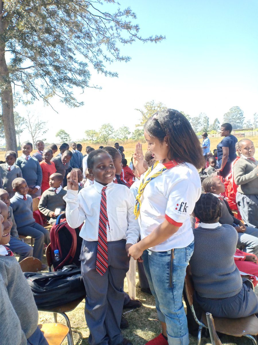 ZimbabweYess's tweet photo. Today we visited Widdecomb Primary School in Highfield. We enrolled 140 Brownies and Girl Guides.
#itwasagreatdayinmylife 
#whenijoinedtheguidemovement
#brownies
#girlguides
#yessgirlsmovement
#yess2019
#Norecno
#WAGGGS https://t.co/RyFIFW4toI