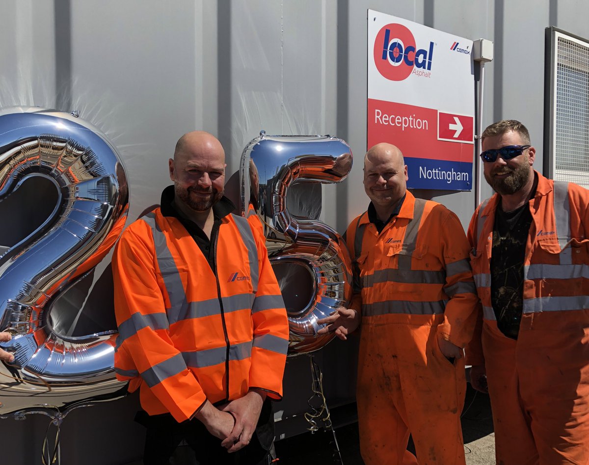 Congratulations to Dean Edwards at Nottingham Local Asphalt celebrating 25 Years Service! Well done <a href="/DeanEdwards1972/">Dean Edwards</a> 👏👏👏  <a href="/CEMEX_UK/">CEMEX UK</a>