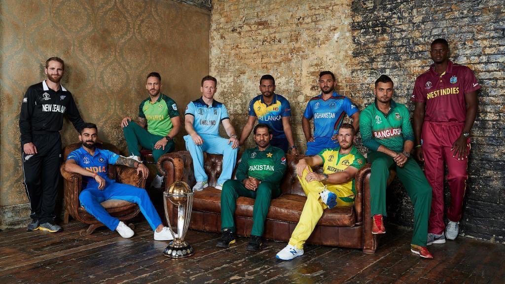 ajarrodkimber's tweet image. Tag yourself in this pic. I’m Kane Williamson’s weird outsider pose trying to get close and be like the others but failing.