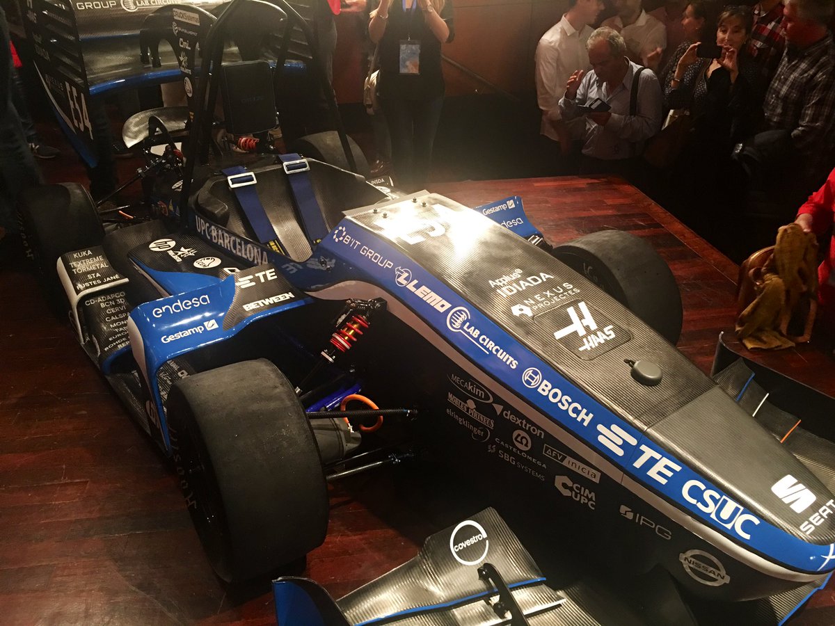 Endesa's tweet photo. “El coche eléctrico más complejo de la historia de @etseibmotorspor”. #innovación en el #CAT12e

💪🏼 Un sistema de tracción total con 4 motores eléctricos independientes

🏎 Rediseño del monocasco

🌬 Nuevo paquete aerodinámico

💡 Sistema inteligente

#RolloutETSEIBmotorsport2019 https://t.co/GvSEmedqIM