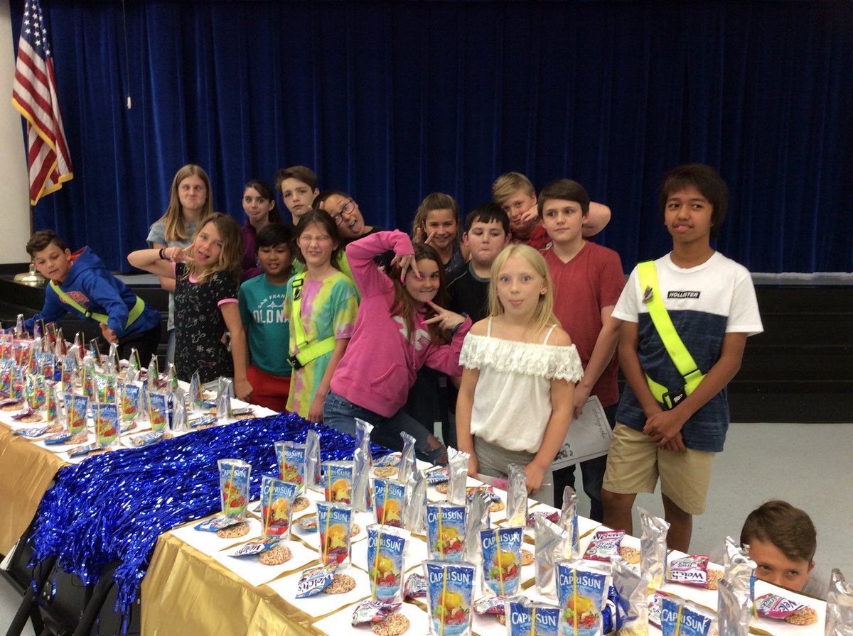JenniferBerbert's tweet photo. 5th graders getting ready for social hour. Tonight...graduation. See you at 5:45. We will begin promptly at 6:00. #ipskindness2018 #mapholder https://t.co/dK0KUadoSi