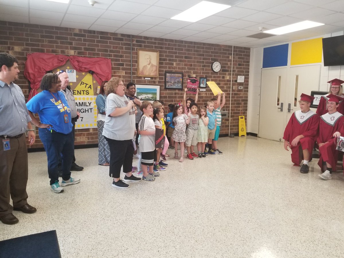 IntisarKH's tweet image. Senior Walk @GABChamps. Thank you @MakingMarksED for letting us motivate and encourage future @CRHSRedWolves.