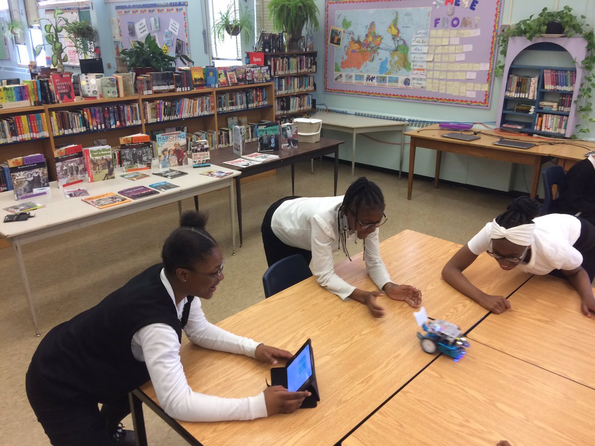 AmesburyLibrary's tweet photo. Gr 6’s @TDSB_Amesbury programming fun with mBots #IDEALRobotics @TDSB_Robotics https://t.co/yCo9lsptqL