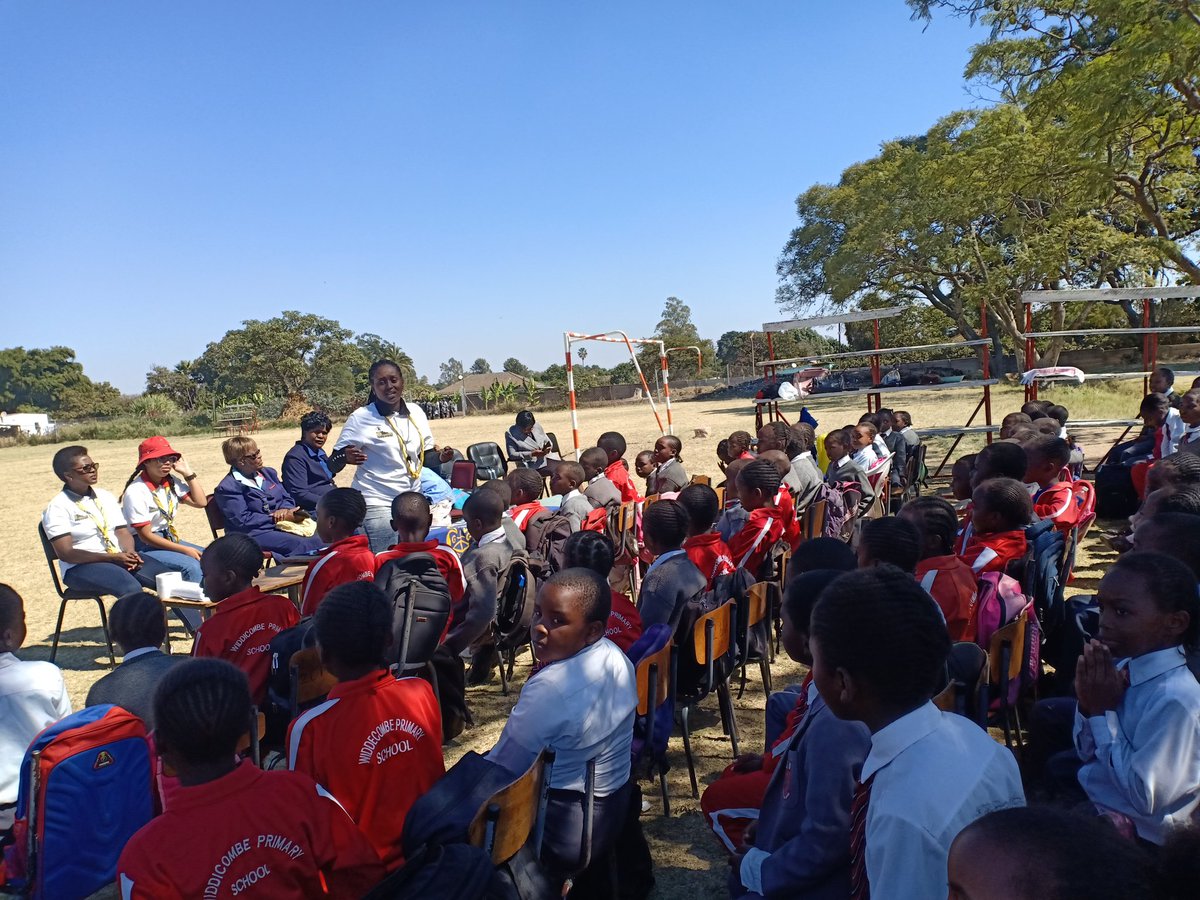 ZimbabweYess's tweet photo. We also trained the girls on how to be confident and be advocates of confidence through the Action on Body Confidence session.
#freebeingme
#ambeautifulthewayiam
#actiononbodyconfidence
#yessgirlsmovement
#yess2019
#Norecno
#WAGGGS https://t.co/4rMrOOGskm