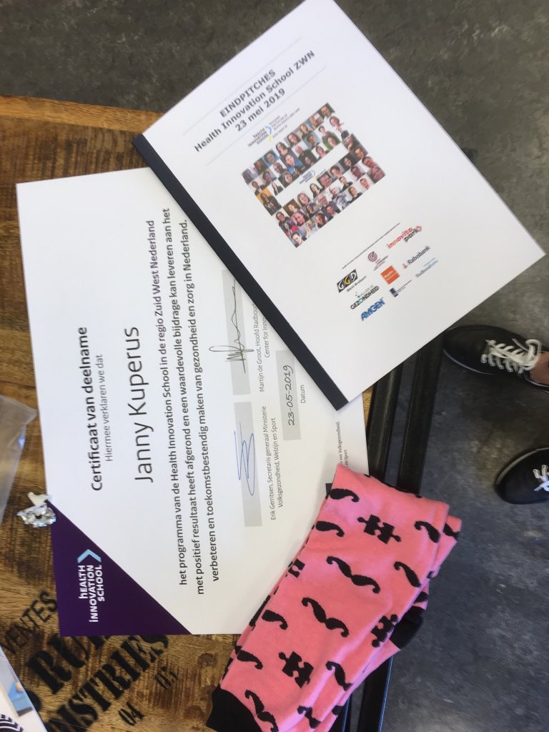 JannyKuperus's tweet photo. @karenvanruiten @ZaynaKhayat @HealthInnSchool Proud to be member of the #pink socks tribe https://t.co/zfhr75hbUl