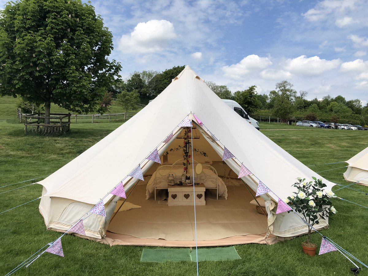 PepperBellsGlam's tweet photo. First two weddings of the weekend set up in the beautiful Kingscote Barn and Wotton-Under-Edge where the fabulous preparations were well under way! Congratulations to our happy couples 💕💕#festivalwedding https://t.co/JRx06iIMvb