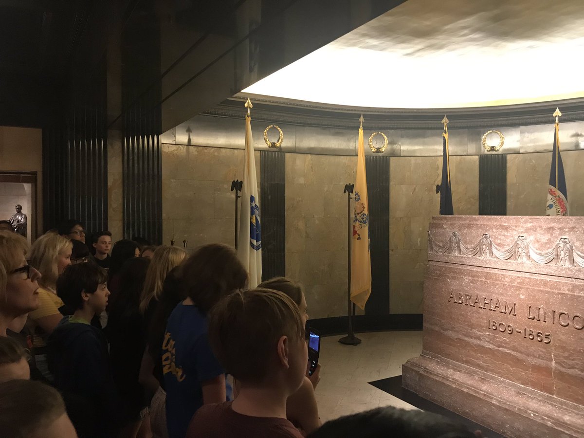 MrsDeHaan's tweet photo. Bus 1 at Lincoln’s Tomb. @HCMSTigers157c #HCMSinSpringfield https://t.co/ghzyAuP7XJ