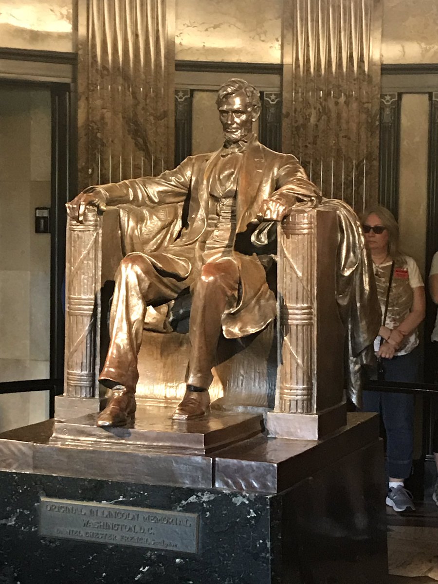 MrsDeHaan's tweet photo. Bus 1 at Lincoln’s Tomb. @HCMSTigers157c #HCMSinSpringfield https://t.co/ghzyAuP7XJ