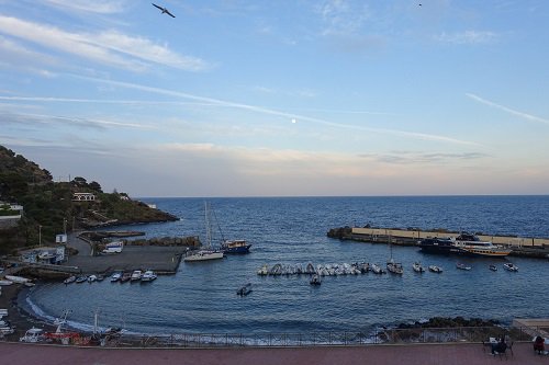 MadXItaly's tweet photo. Alla scoperta di #Ustica, tra arte, storia, cucina della tradizione, prodotti unici/1 https://t.co/E2oQyjKa3S 

We're #MadForItaly... e tu? Seguici per scoprire l'#Italia! https://t.co/zbhaibeeKz