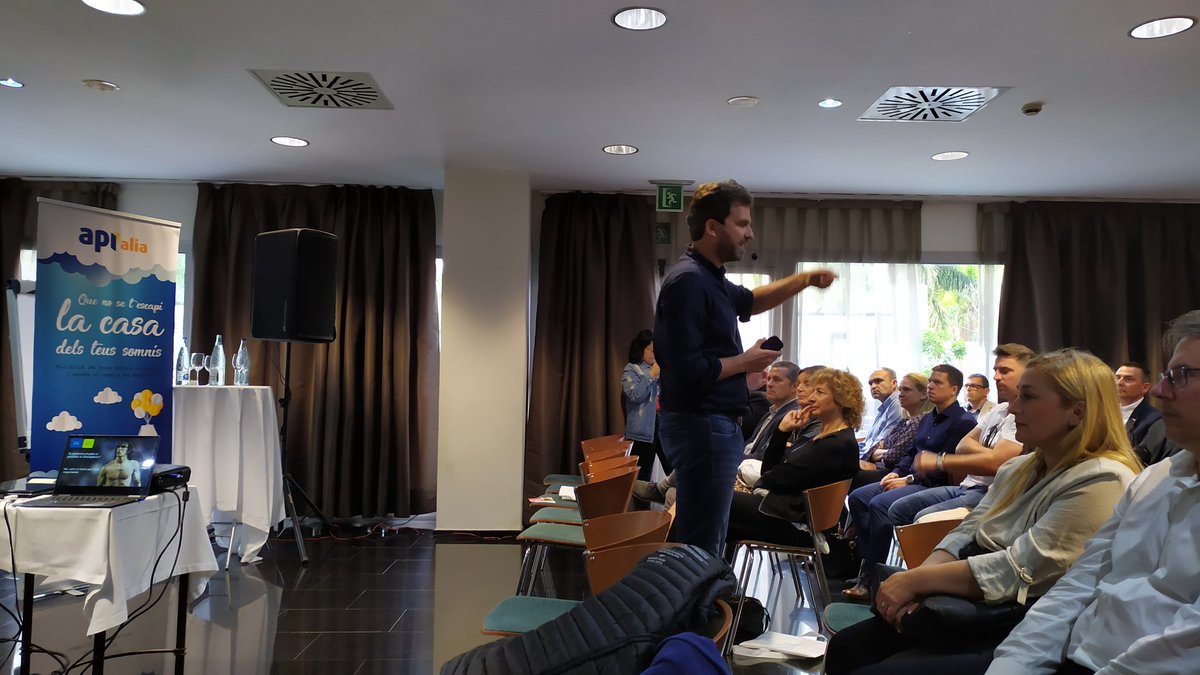 _immoscopia's tweet image. Avui @_immoscopia estem a la festa d' #apialia5anys amb l' @IbanSole. Motivació mode on!!