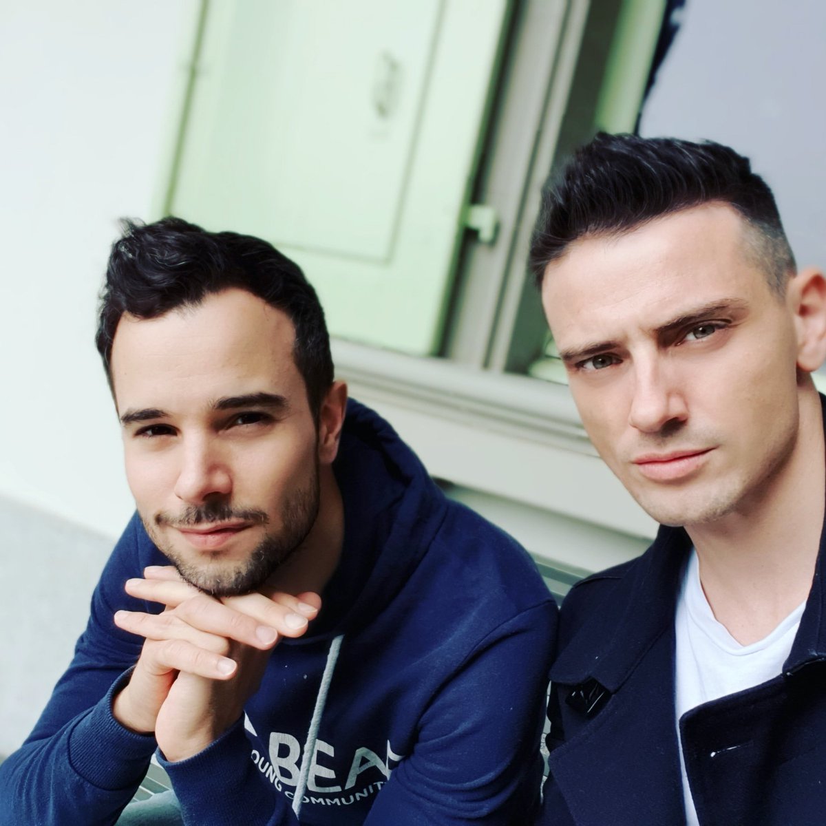 cassandremusic's tweet photo. 😊😏
#cassandre #suisse #swiss #switzerland #manoirdeban #chaplinsworld #corsiersurvevey #vevey #pieretflo #2boys #boys #men #riviera #charliechaplin #chaplin #duo #twins #gemini https://t.co/1QEQzsdAyF